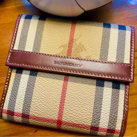 ⭐️HP⭐️ Burberry Haymarket Bifold Snap Wallet - Picture 1 of 11